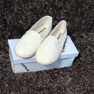 Airwalk Women's White Lace Flats